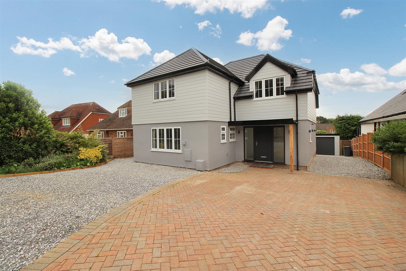 4 bed property in Long Lane, Reading